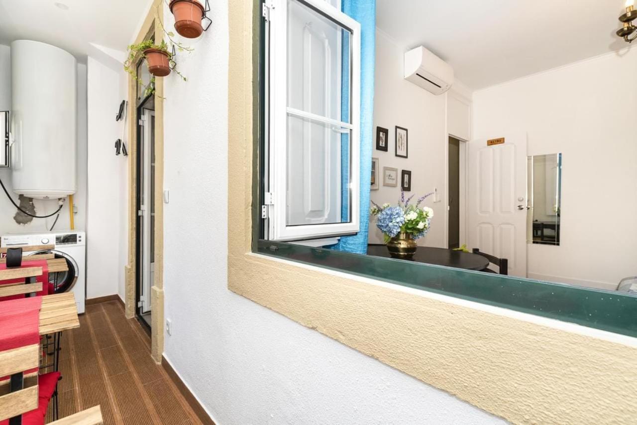 Retro M2 R4 - Lovely Double Room With Shared Bathroom ลิสบอน ภายนอก รูปภาพ
