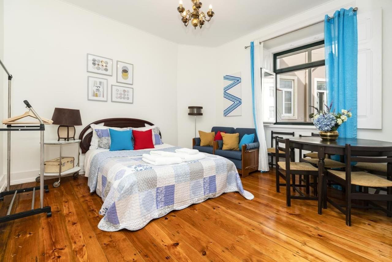 Retro M2 R4 - Lovely Double Room With Shared Bathroom ลิสบอน ภายนอก รูปภาพ