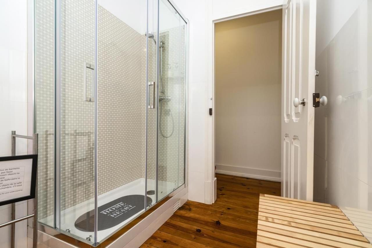 Retro M2 R4 - Lovely Double Room With Shared Bathroom ลิสบอน ภายนอก รูปภาพ