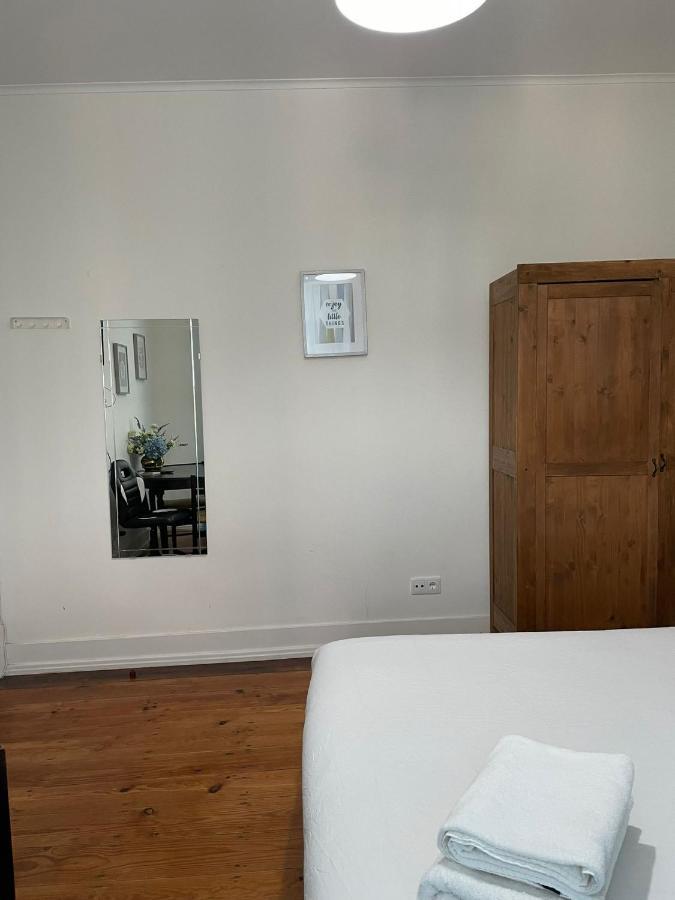 Retro M2 R4 - Lovely Double Room With Shared Bathroom ลิสบอน ภายนอก รูปภาพ