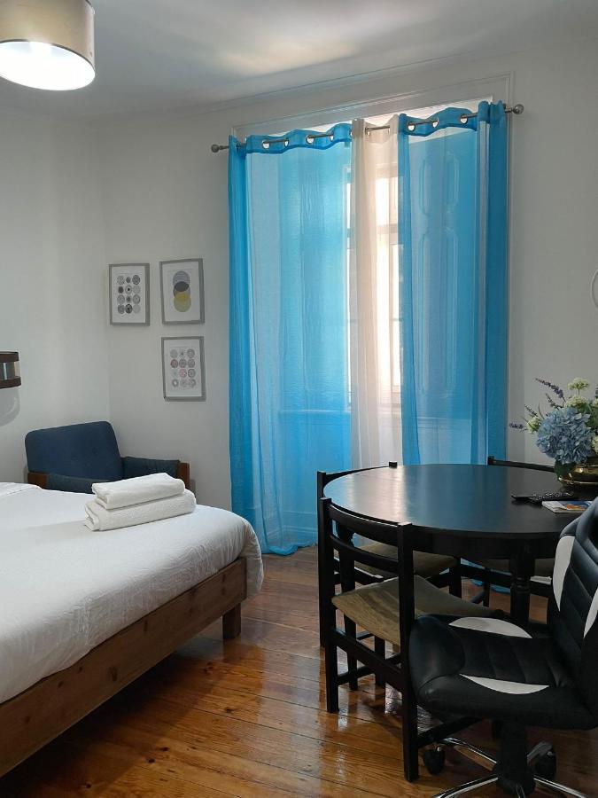 Retro M2 R4 - Lovely Double Room With Shared Bathroom ลิสบอน ภายนอก รูปภาพ